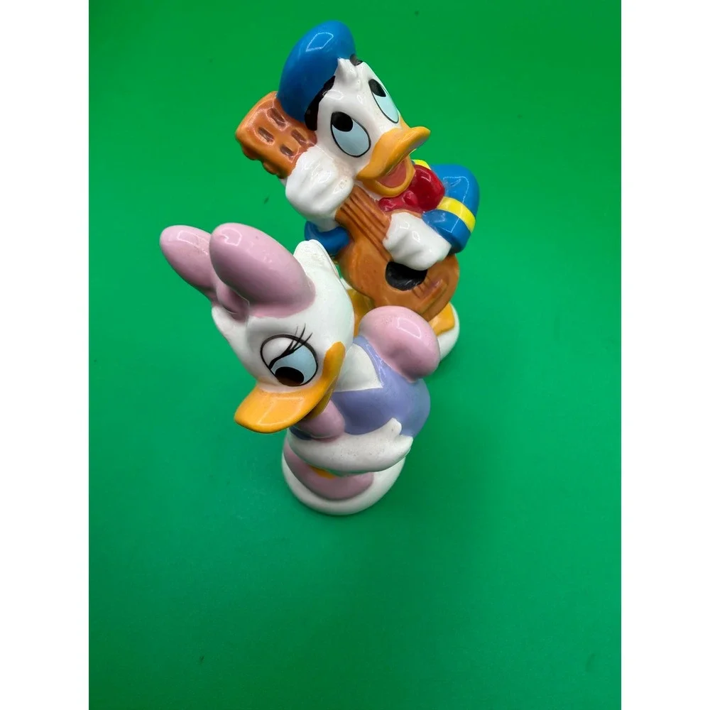 Disney NE Donald and Daisy Duck Ceramic Salt and Pepper Shakers Vintage Set